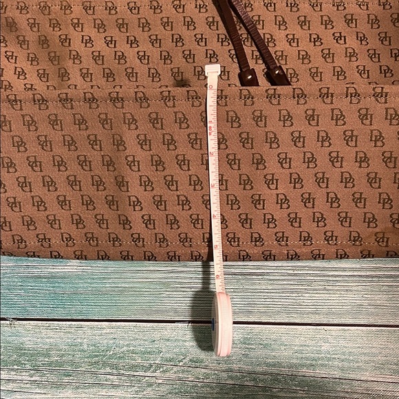 Dooney & Bourke Tan Monogram Tote Vintage 1990’s. EUC - Picture 11 of 11